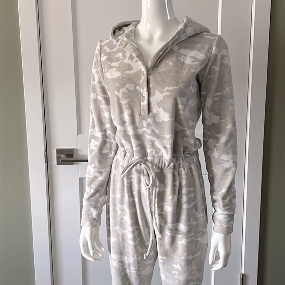 Aero Plush Camo Onesie - Picture 16 of 17